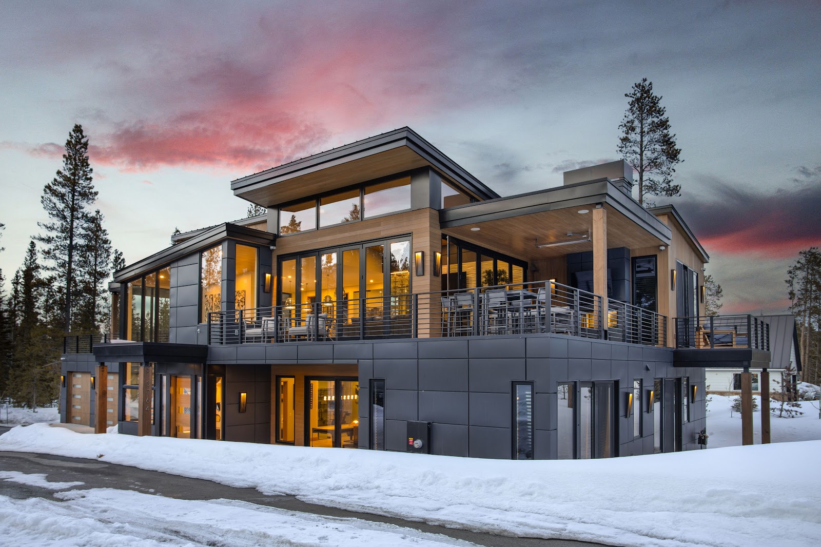 Breckenridge, Colorado, USA — 4-Bed House With Mountain Views