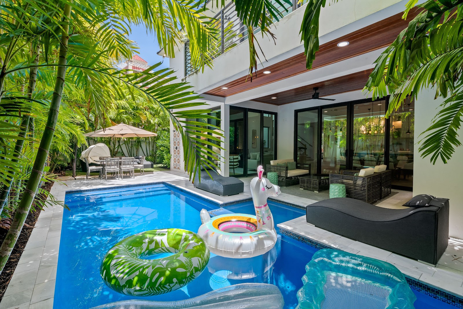 Fort Lauderdale, Florida, USA — 4-Bed House With Beach Access