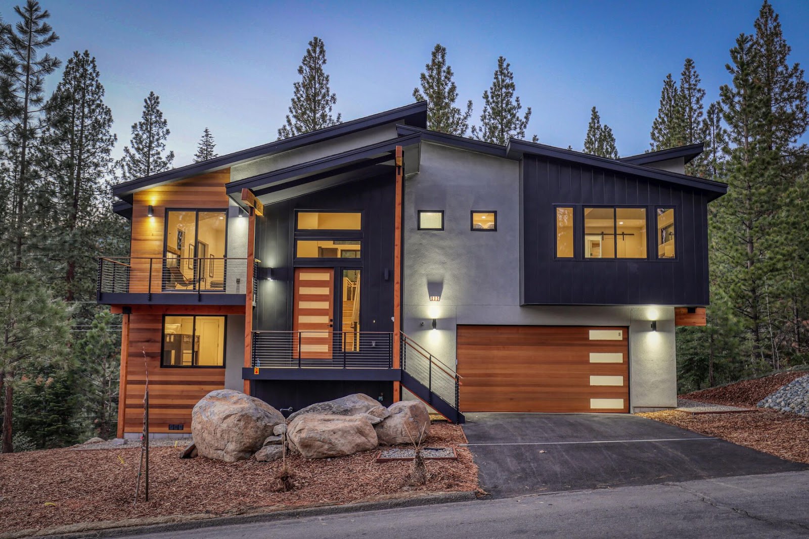 Incline Village, Nevada, USA — 4-Bed House With Hot Tub