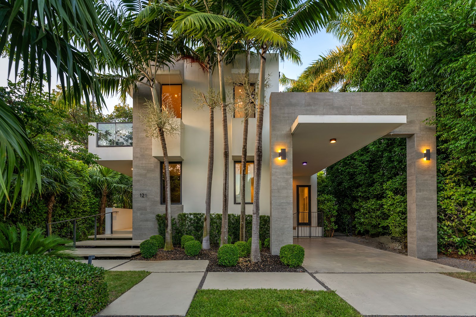 Miami Beach, Florida, USA — 5-Bed House With Pool