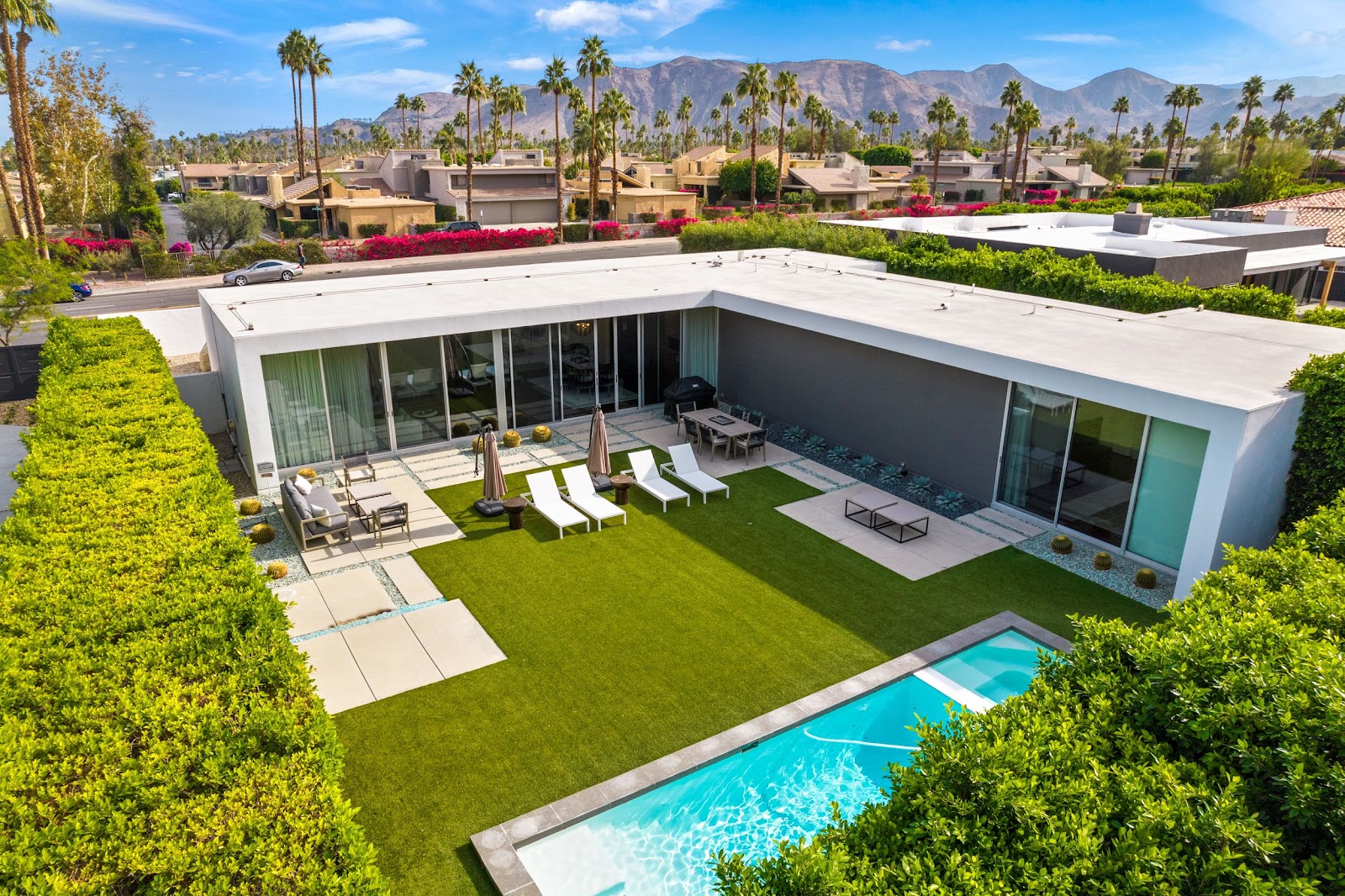 Palm Springs, California, USA — 3-Bed House With Pool