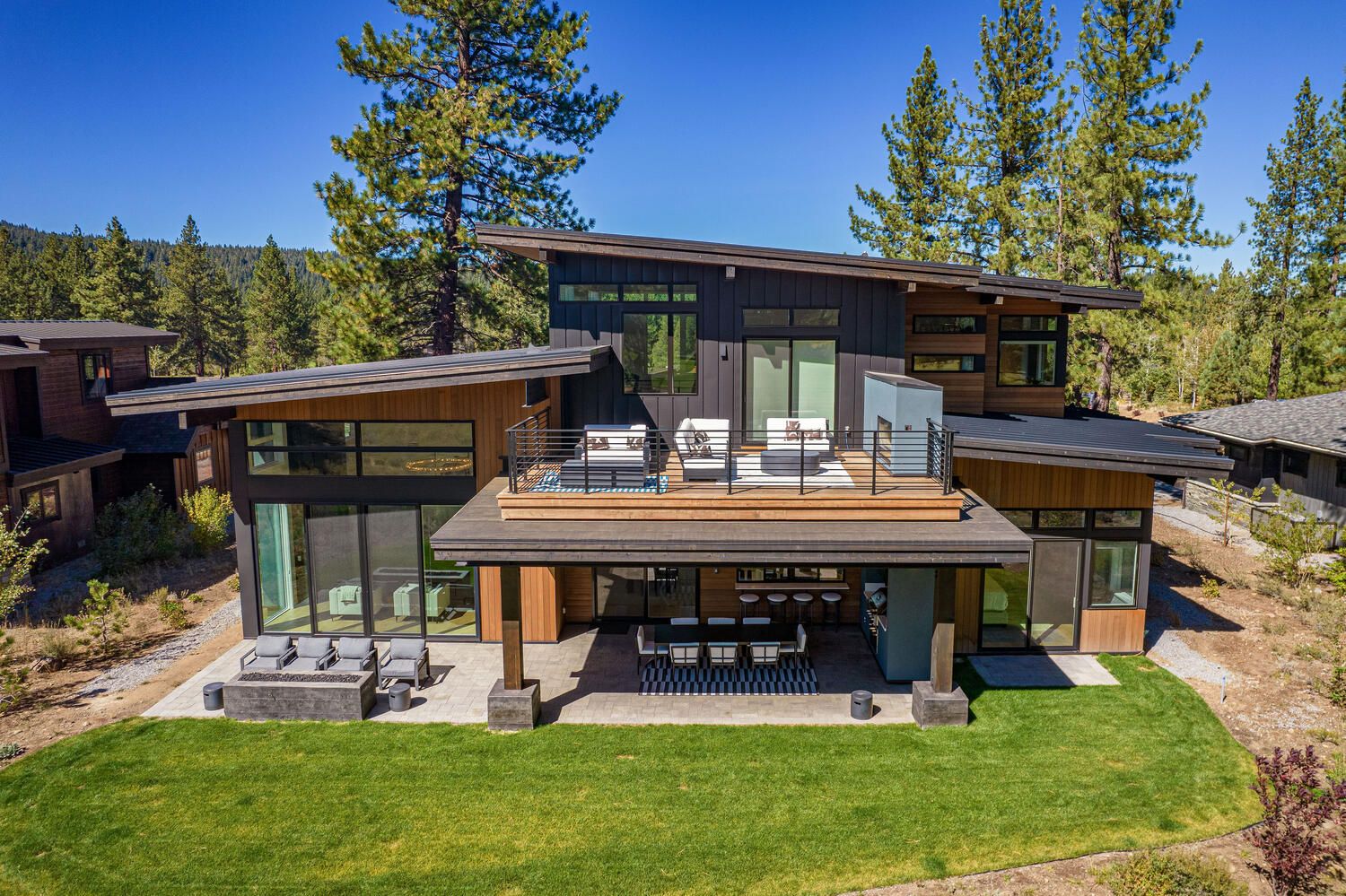 Truckee, California, USA — 4-Bed House With Pool