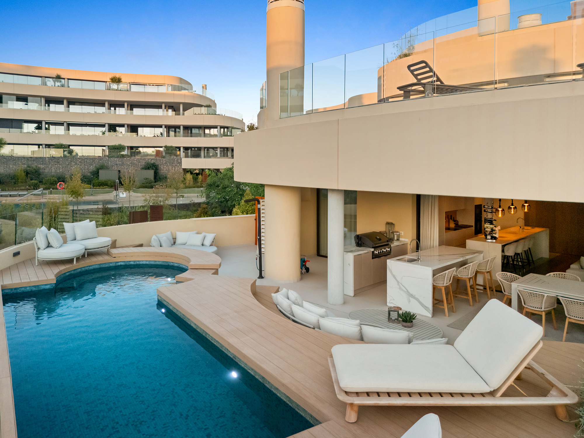 Private pool, loungers and covered summer kitchen at the Higuerón villa apartment